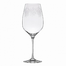 Inspired by the floral detailing that often accents Marchesa gowns, this delicate stemware is elegant and full of grace.