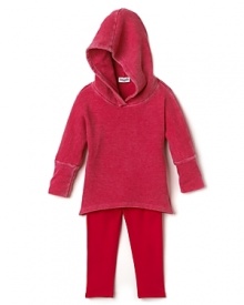 Cool and cozy in punky pink, this ultra-soft Splendid hooded sweatshirt and leggings set's the perfect laid back pair for fall.