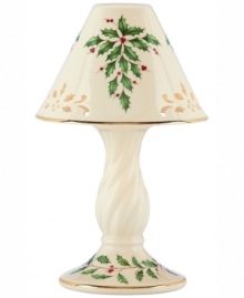 With bands of gold, pierced detail and a holly motif to match the beloved Holiday dinnerware pattern, this porcelain candle lamp from Lenox creates instant Christmas ambiance.