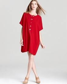 Rendered in a pop-bright hue and embellished with bold tonal buttons, this DIANE von FURSTENBERG dress is tailored in an airy oversize silhouette that flatters the frame.