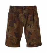 Add high style appeal to your warm weather look with these camo printed shorts from D&G Dolce & Gabbana - Pleat front, off-seam pockets, classic Bermuda style, back flap pockets, cuffed hem, all-over print - Wear with a tee, flip-flops or trainers