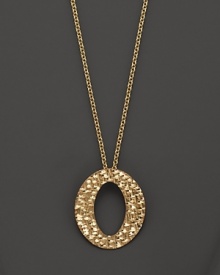 In hammered 18K yellow gold, this timeless Roberto Coin pendant necklace makes a classic statement.