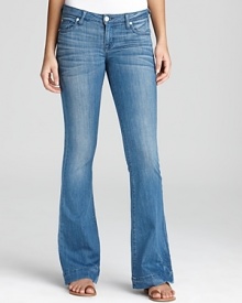 Boasting a light wash and flared leg, these Hudson jeans will have you looking easy-chic all season.