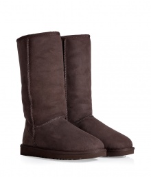 A tried-and-true cold weather staple, these tall classic shearling boots from UGG Australia boast comfort and utilitarian chic - Round toe, rugged rubber sole, exposed seams, cozy shearling lining, back logo detail - Tall shaft height - Pair with skinny jeans, an oversized cashmere sweater, and a down jacket or wool cape