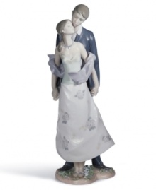 Capture the breathtaking magic of a romantic moment with this lovingly crafted figurine from Lladró. Stands 9.75 tall.