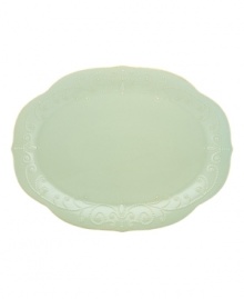 With fanciful beading and a feminine edge, this Lenox French Perle platter has an irresistibly old-fashioned sensibility. Hardwearing stoneware is dishwasher safe and, in an ethereal ice-blue hue with antiqued trim, a graceful addition to every meal. Qualifies for Rebate