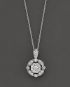 An elegant diamond pendant necklace in white gold with a vintage feel.