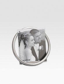 With no beginning and no end, the circle symbolizes eternity and enduring love making this an ideal gift.Metal & glassHolds 5 X 7 photoImported