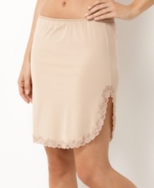 Add a smooth layer of modesty with this pretty microfiber half slip by Jones New York. Style #611418