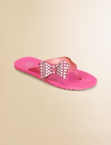 Both elegant and easy, simple jelly flip flops are adorned with rhinestone-studded bows on one side of the strap.Composite rubber upperSide bow with rhinestonesComposite rubber soleImported