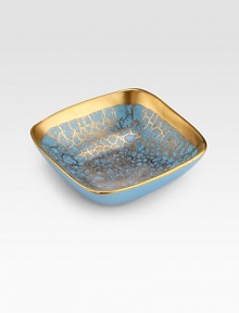 A beautiful design inspired by the sunbaked Mediterranean shoreline, handcrafted in pristine porcelain and given a cracked appearance with a 24k gold glaze. Dishwasher safe 1½ X 4¾ Made in USA 