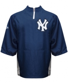 Be prepared for extra innings! This New York Yankees MLB convertible jacket from Majestic is a fan's best kept secret to staying comfortable in any weather.