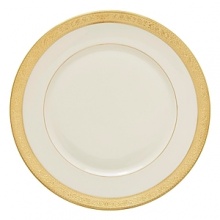 An exquisite gold inlay makes this pattern sophisticated enough for an elegant banquet and inviting enough for a romantic soiree.