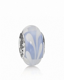 A painterly swirl on this murano glass charm lends free-spirited style to your bracelet. Logo-engraved sterling silver trim displays the PANDORA signature.