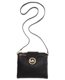 Ideal for a day strolling around the city or a night on the town. This versatile crossbody design from MICHAEL Michael Kors will take you anywhere in style. With an easy-gonig silhouette and luxe 18K gold hardware, this look easily transitions from day to night.