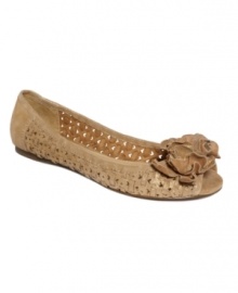 Wonderfully woven. Crafted in metallic fabric, the Royo flats by Report are a trendy treat with their peep toe topped off by a floral embellishment.