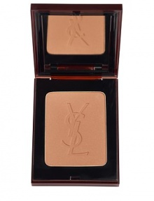 This bronzing powder provides an instant healthy glow thanks to the incorporation of the new Sun Radiance pigments. These special effect pigments capture the light and diffuse a golden reflection in all directions. The complexion is smooth, leaving skin looking refreshed and rested. .35 oz. 