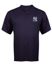 Root for the home team in this New York Yankees polo shirt from Majestic Apparel.