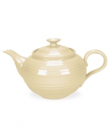 From celebrated chef and writer, Sophie Conran, comes incredibly durable dinnerware for every step of the meal, from oven to table. A ribbed texture gives this tan teapot the charming look of traditional hand thrown pottery.