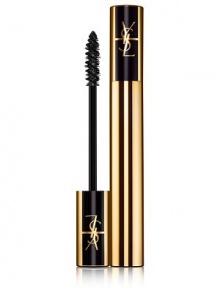 Glamorous volume, bold length, voluptuous curl and dramatic styling: MASCARA SINGULIER dares to do everything. A unique innovation by Yves Saint Laurent, the mascara brush combines the technology of a traditional brush with the structure of a molded brush, to increase the performance of the formula: structured in an elliptic way, the multi-dimensional bristles ensure Haute Couture precision and dress the lashes evenly from root to tip. 