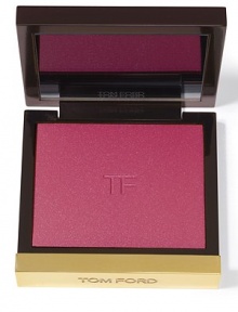 Symmetrical, sculpted cheekbones are vital to creating the Tom Ford look. This sumptuous powder blush delivers layers of possibility, from a sexy glow to a more dramatic, color-rich look. Formulated with spherical pearls and rich emollients, it glides onto skin with the comfort of a cream, achieving outstanding luminosity and a velvety transparency.