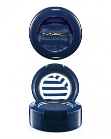 Highly pigmented powder. Applies evenly, blends well. Packaged in blue and white stripes, it's a match to everything Hey, Sailor! Limited edition.