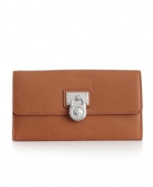 Get a lock on refined style. This wallet by MICHAEL Michael Kors features a custom logo rhodium padlock detail on a sleek leather body.