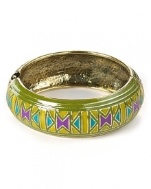 Tap into the tribal accessories trend with Aqua's patterned enamel bangle. This wrist piece pair boasts far flung appeal, so it give day-to-day looks exotic glamour.