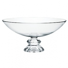 With a classic shape in the finest quality crystal, this versatile Vera Wang glass bowl lends timeless prestige to your table.