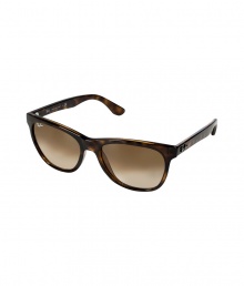 Go incognito in chic style in these cool gradient sunnies from Ray-Ban - Tortoise-brown plastic frames, brown gradient lenses, signature logo on both temples - Lens filter category 2 - Comes with a logo-stamped semi-hard carrying case - A timeless classic choice for all four seasons