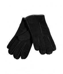 Perfect for sleek city winters, UGG Australias black sheepskin gloves are an easy way to stay warm in style - Twinface sheepskin, single gauge point - Wear with tailored outerwear and matching leather accessories