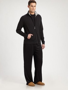 Luxurious lounge pant, made from the perfect blend of silk and cotton, with an elastic drawstring-tie waist for added comfort.Elastic drawstring-tie waistSide slash, back patch pocketsInseam, about 3270% silk/30% cottonHand washImported