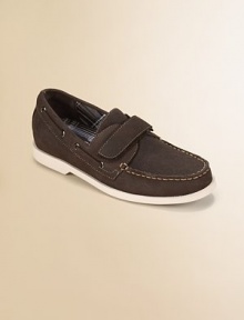 Boatshoe styling in richly oiled nubuck leather and canvas with a convenient twist - an adjustable grip-tape strap across the front.Oiled nubuck leather upperOiled cotton canvas front inset and tongueLeather lacing at collarContrast topstitchingPlaid fabric liningPadded insoleEVA soleNike Air technologyImported