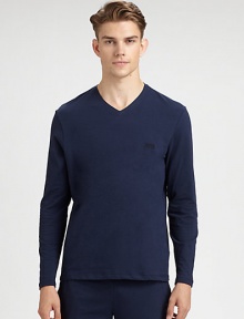 Knitted from soft cotton with a hint of stretch, a sharp v-neck pullover exudes sporty sophistication in a streamlined, classic-fit silhouette.V-neck95% cotton/5% elastaneMachine washImported