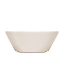 With a minimalist design and unparalleled durability, this bowl from Iittala's collection of white dinnerware makes preparing and serving soup or cereal a cinch. Featuring a sleek profile in timeless white porcelain by Kaj Franck for Iittala.