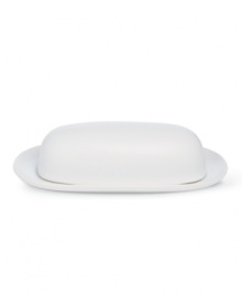 Full of possibilities, this ultra-versatile butter dish from Noritake's collection of Colorwave white dinnerware is crafted of hardy stoneware with a half glossy, half matte finish in pure white. Mix it in with any of the Colorwave dinnerware shades.