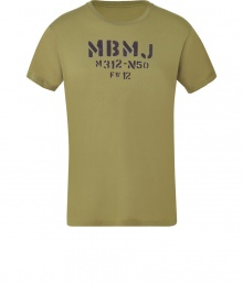 Embrace casual military cool with Marc by Marc Jacobss olive green army logo t-shirt - Crafted from a pure, lightweight cotton - Slim, straight cut - Classic crew neck and short sleeves - Ideal for leisure, perfect for pairing with a leather jacket and jeans or chinos and a cardigan