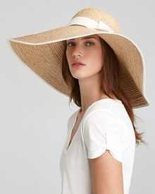 Be the belle of the ball next BBQ in this elegant natural raffia Aqua hat.