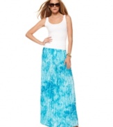 In a marbleized print, this MICHAEL Michael Kors pleated maxi skirt is perfect for relaxed spring style!