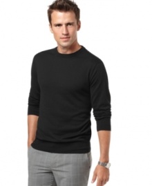 The crew neck and rich black color on this Perry Ellis sweater are what lend the piece an impression of calm and collectedness. Perfect for enjoying a day of tranquility while still looking sophisticated, this sweater will become an integral part of your wardrobe.