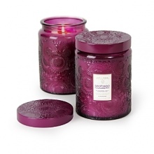 Voluspa's exquisite Santiago Huckleberry collection blends ripe huckleberries with vanilla bean and sugar cane for an exceptional fragrance that elegantly scents your home.