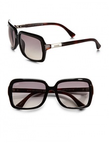 THE LOOKRectangular style Acetate framesVariegated brown armsLogo etched lens Logo accented temples Signature case includedTHE COLORBlack & variegated brown with smoke gradient lensesORIGINMade in Italy