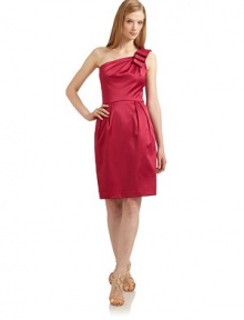 THE LOOKWide one-shoulder strap with ruffle trim and stitch detailingSeamed waistPleated skirtBack zipperTHE FITAbout 39½ from shoulder to hemTHE MATERIAL60% polyester/37% cotton/3% spandexFully linedCARE & ORIGINDry cleanMade in USA of imported fabricModel shown is 5'10 (177cm) wearing US size 4. 