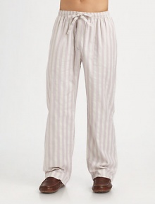 Subtle, smart stripe pattern adorns this lounge wear essential set in crisp, cool cotton.Elastic waistbandSide slash, back patch pocketsInseam, about 31CottonMachine washImported