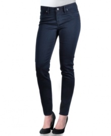 A rich dark wash makes these skinnies from Silver Jeans' totally versatile! Wear them with a flirty blouse or simple tee for a cute look you can depend on.