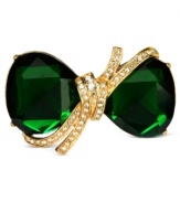 Wrap up your wish list this holiday with this charming bow-designed box pin from Jones New York. The faceted green beads are embellished with shimmering clear stones. Crafted in gold tone mixed metal. Approximate length: 1-1/4 inches. Includes gift box.