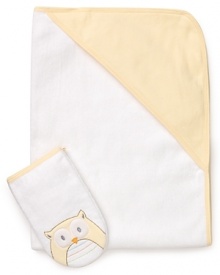 The cute owl embroidered on this so-soft bath mitt and towel set is the perfect pal for baby's evening bath, and the hooded towel keeps baby's head warm.