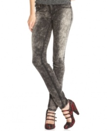 Throwback acid-wash jeans get an au-courant makeover with this skinny leg style from Tinseltown!