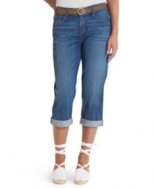 Refresh your denim look with these springy capris from Levi's! A medium blue wash and cropped, cuffed leg is essential for warmer weather.