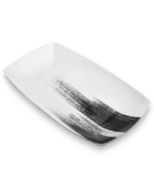 A true work of art. Mikasa's bold Brushstroke motif adorns this sleek yet sturdy platter, turning any meal into a true masterpiece.